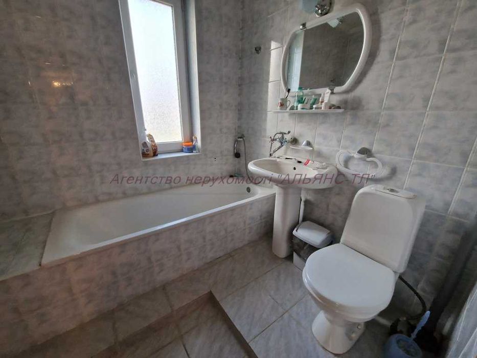 Будинок поряд з Ужгородом