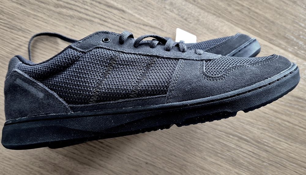 Tenis Decathlon gama Premium n 46 camurça 
Para quem usa calça