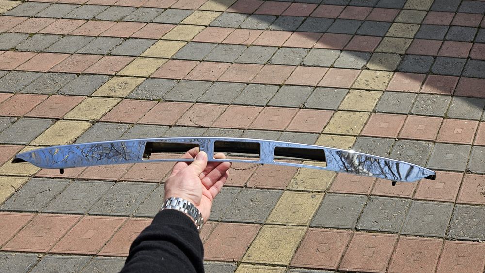 Планка подсветки номера тойота авенсис т27. Хром