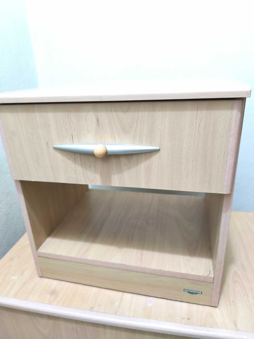 Cómoda e 2 mesinhas cabesieras