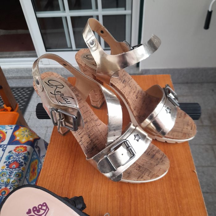 Calçado de várias marcas