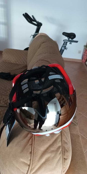 Capacete de ciclismo com viseira