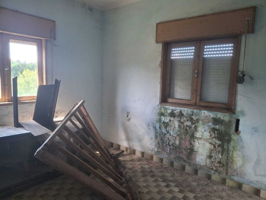 Quinta para restaurar perto da saída da A42 em Felgueiras