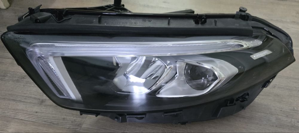 Farol Mercedes class A w177