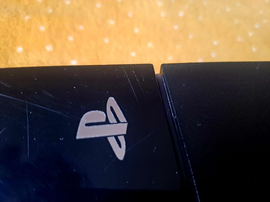 PlayStation 4 + 9 gier + 2 pady