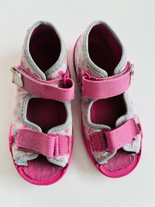 Kapcie Befado roz.25, sandały