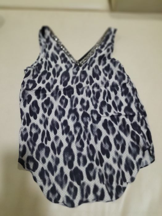 Tunica Guess sem manga