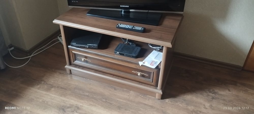 Stół krzesła komoda szafka RTV lustro meble do salonu