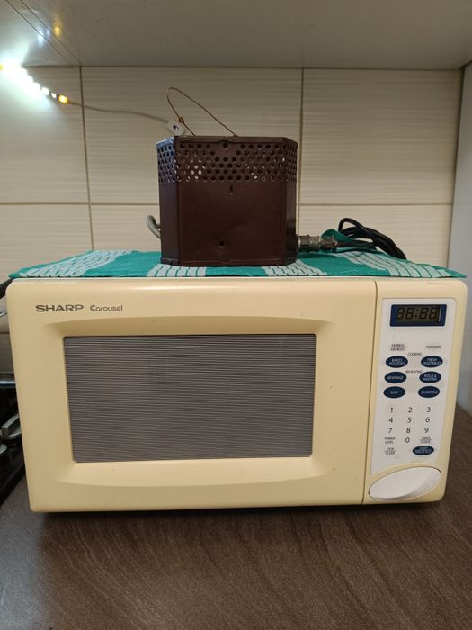 Мікрохвильова піч Sharp