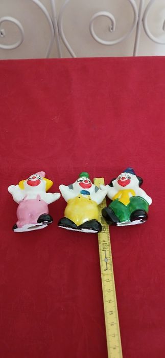 Três palhaços pequenos