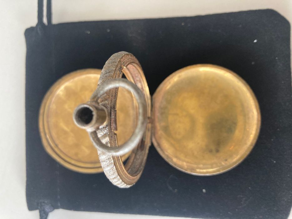 Relógio de bolso antigo , apenas caixa