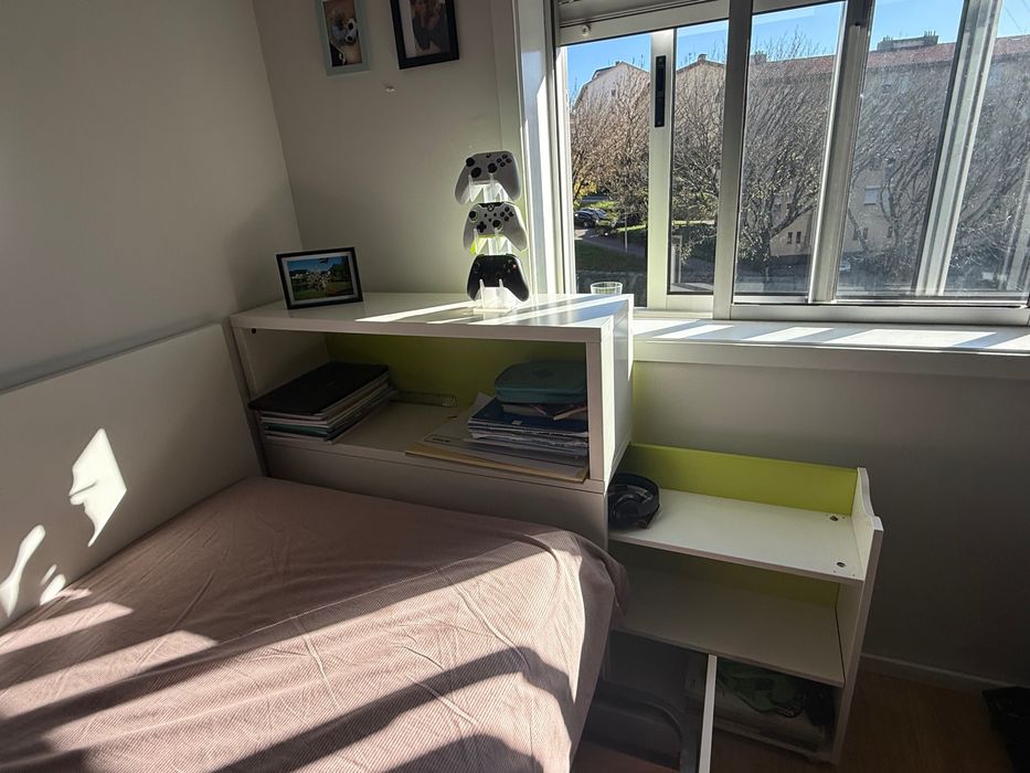 Cama solteiro completa, cabeceira, cama auxiliar .