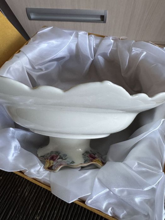 Фруктовниця на підставці