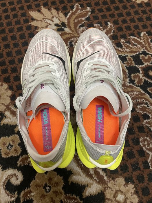 Продам кросівки Hoka