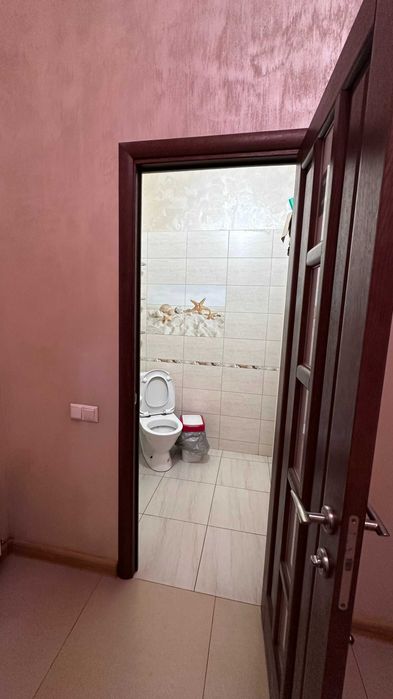 Продаж фасадного приміщення вільного призначення Зарічанська