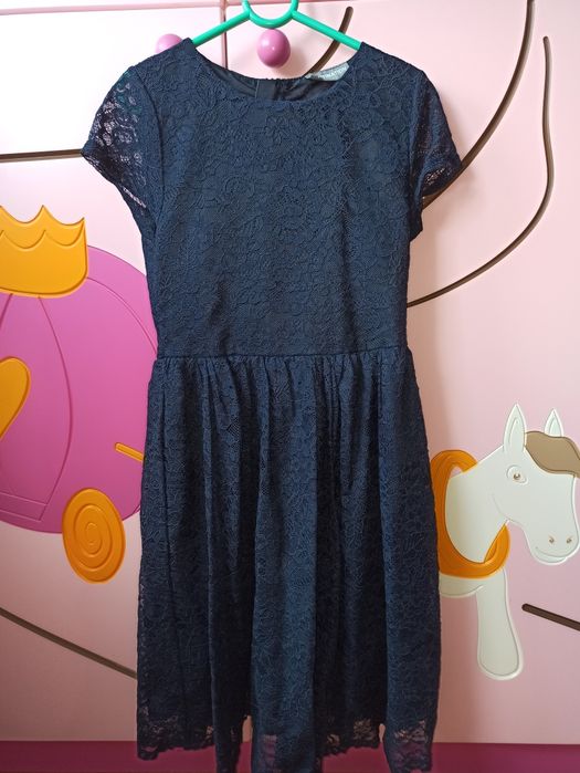 Sukienka koronka 134 piękna stan idealny granatowa