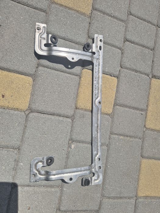 Кронштейн кришки двигуна н52 n52