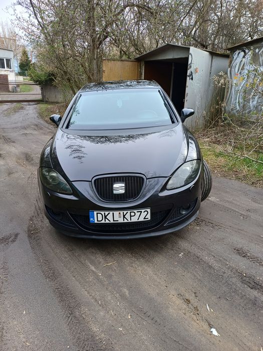 Czarny seat leon