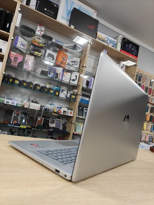 HP Laptop 17-cp0280ng - Ryzen 7 16 ядер/16GB/512GB/17.3″ Full HD IPS/Гарантія