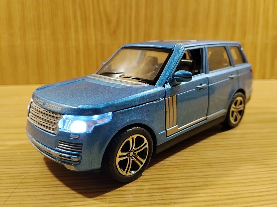 Модель машинка range rover  top model 1:32 металл, свет, звук, инерция