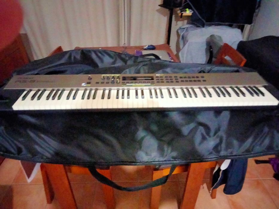 Teclado Roland RS9