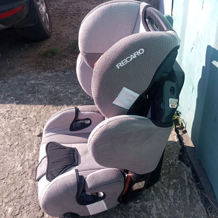 Німецьке автокрісло recaro