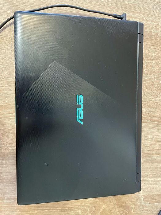 Asus x560U.