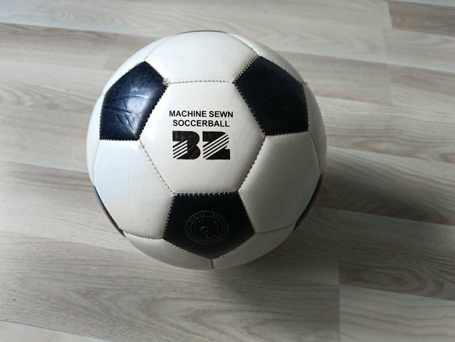 Piłka do gry w football/piłka nożna czarno-biała
