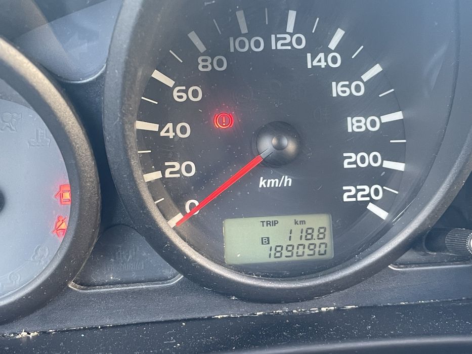 Mitsubishi colt 1.1 CZ3 c/ ar condicionado  2005