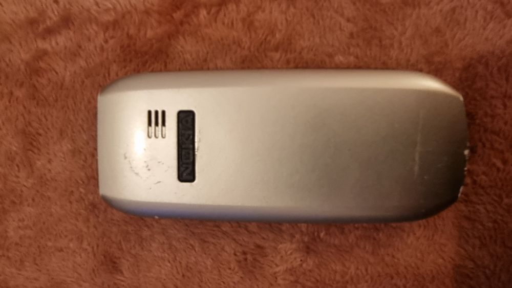 Dois Telemóveis Nokia 1800 (Preto e Prata) RETRO