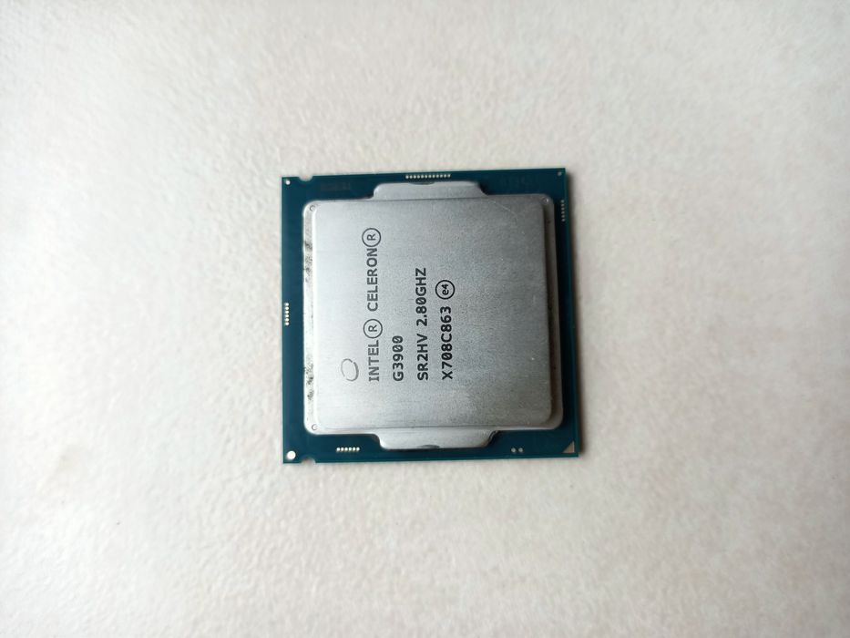 Intel Celeron G3900 2,8Ghz.