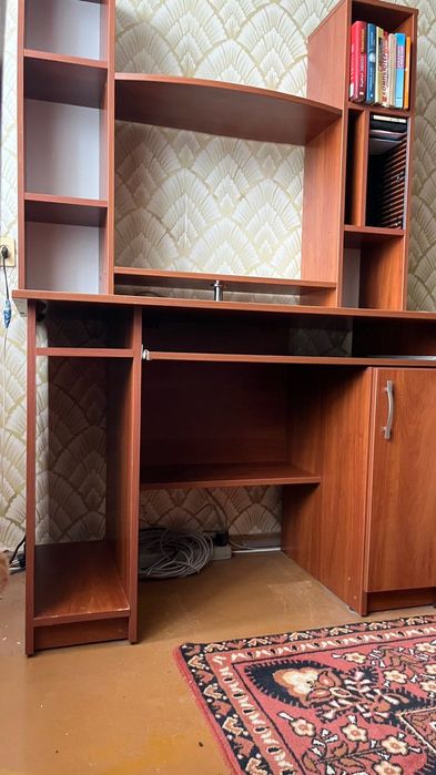 Стіл письмовий для компʼютера