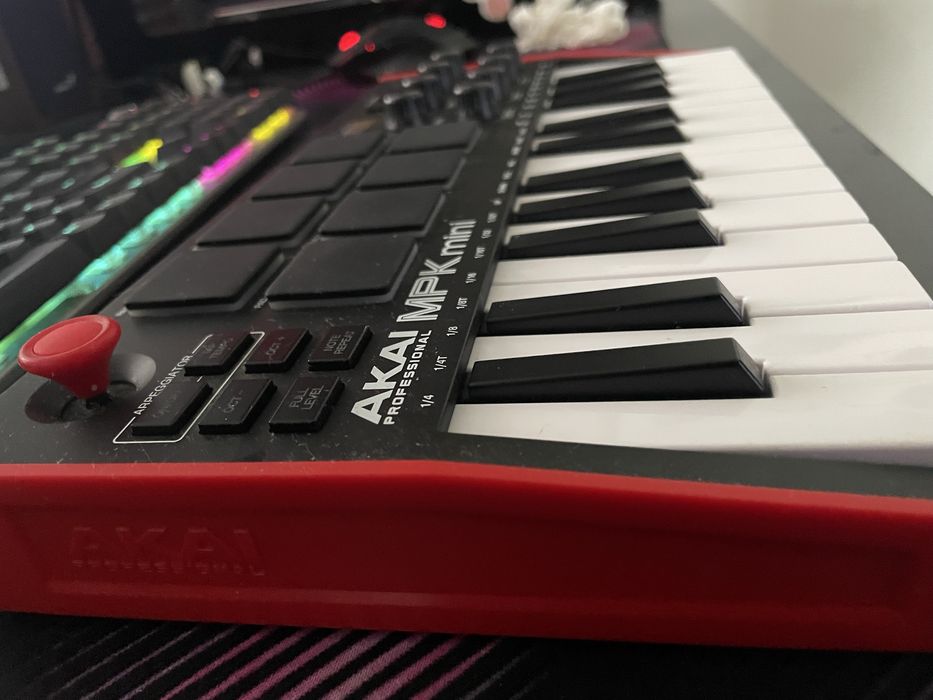 MIDI-клавіатура AKAI MPK mini (25 клавіш)