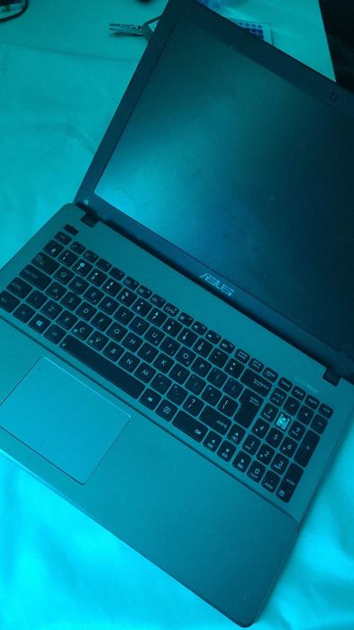 Laptop asus w dobrym stanie