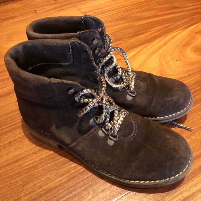 Botas de caminhada em camurça