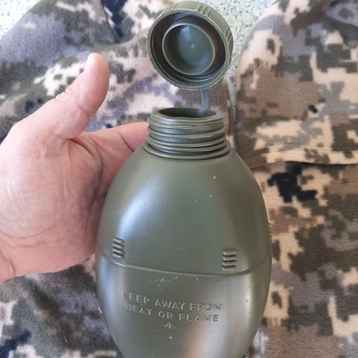 Балаклава зимняя 2 шт. Фляга пластиковая. Цена за все .