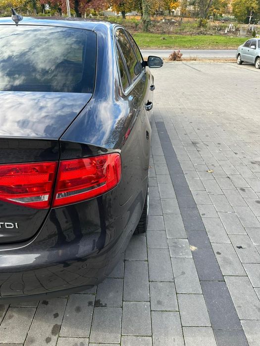ПРОДАМ ...Ауді A4 b8