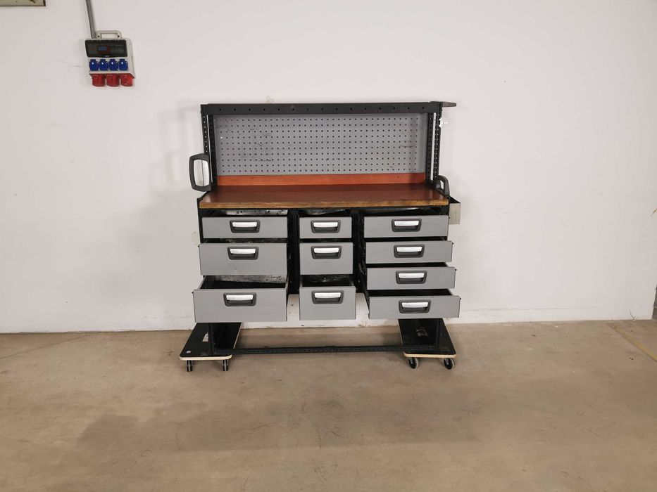 Zabudowa serwisowa warsztatowa CRAFTER SPRINTER TRANSIT MAN TGE IVECO