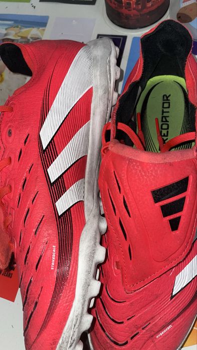 Chuteira adidas predator society