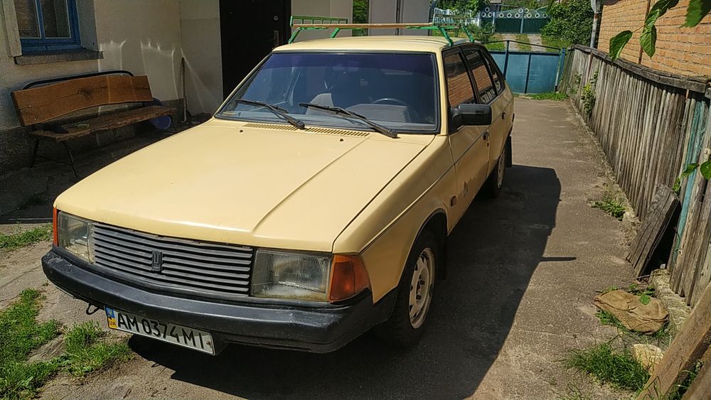 БУ автомобіль АЗЛК 21412