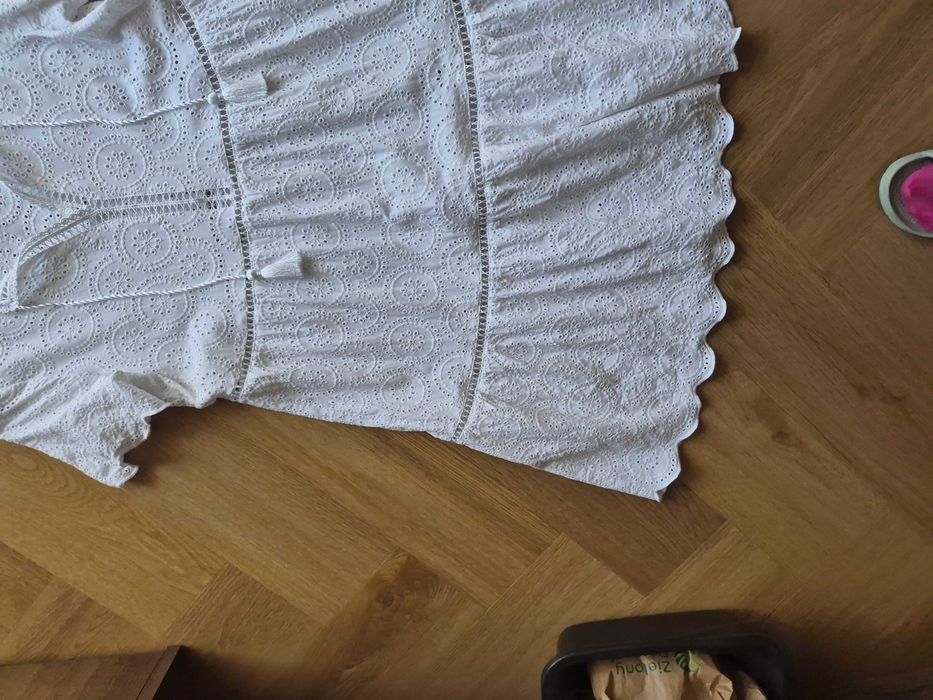 Biała ażurowa sukienka na lato krótka szeroka sukienka