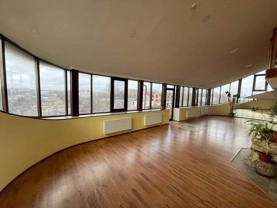 Центр Спаська офіс в бізнес-центрі 238 кв.м. ремонт ціна 150 тис.у.о.