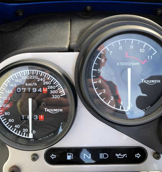 Triumph Sprint 900