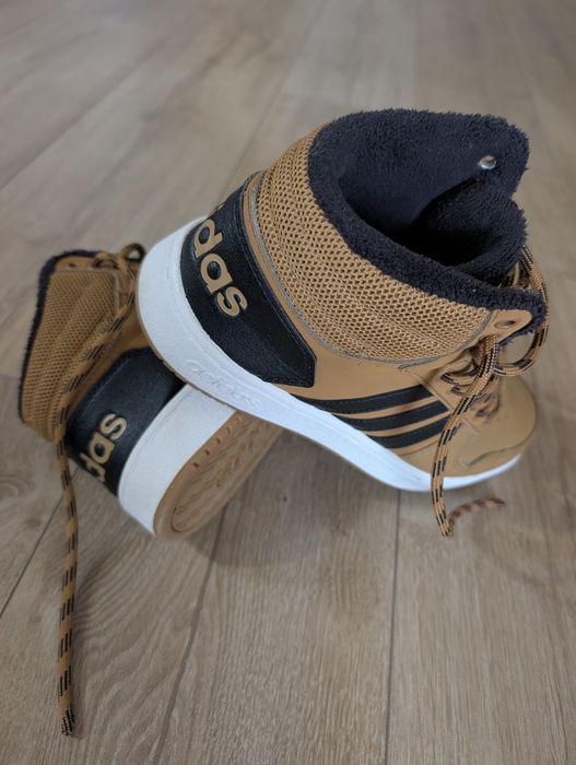 Кросівки демісезонні Adidas Hoops . Розмір 40.5