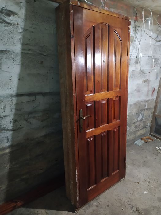 Двери деревянные входные