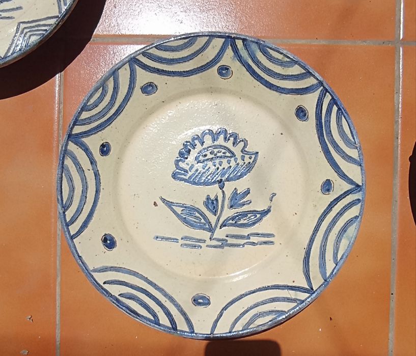 Diversos pratos de barro antigos ver fotos