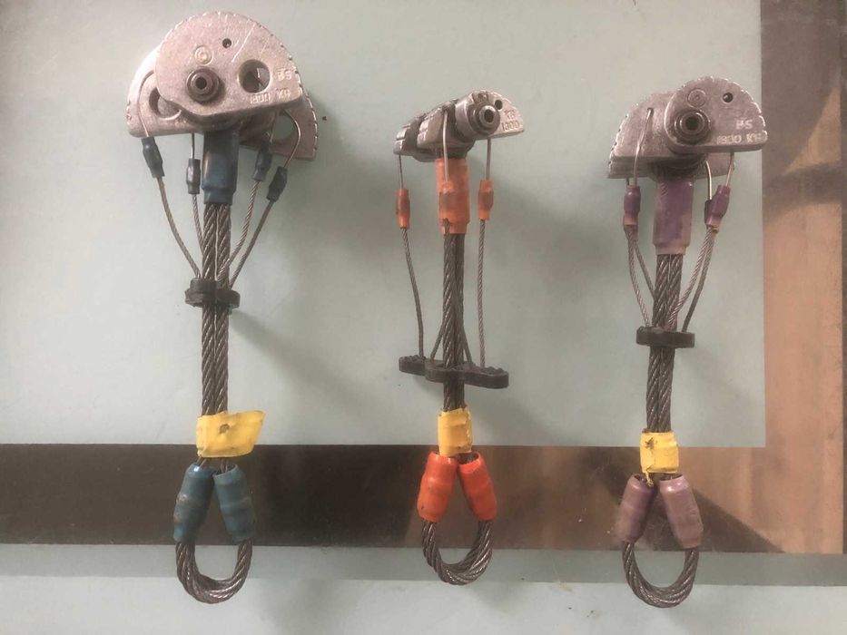 Альпинистское, скалолазное снаряжение карабины