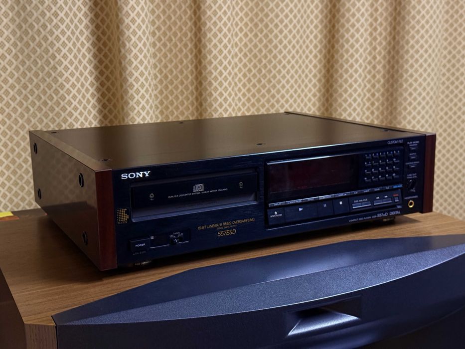 Sony CDP-557ESD (серія ES, Made in Japan) - 220 в , пульт.