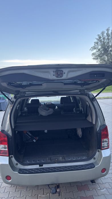 Nissan Pathfinder 2.5D Automat