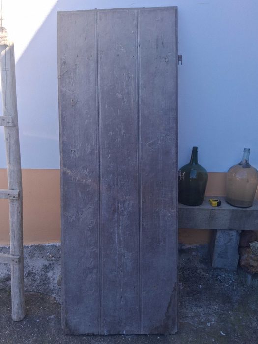 Portas de madeira antigas zona oeste